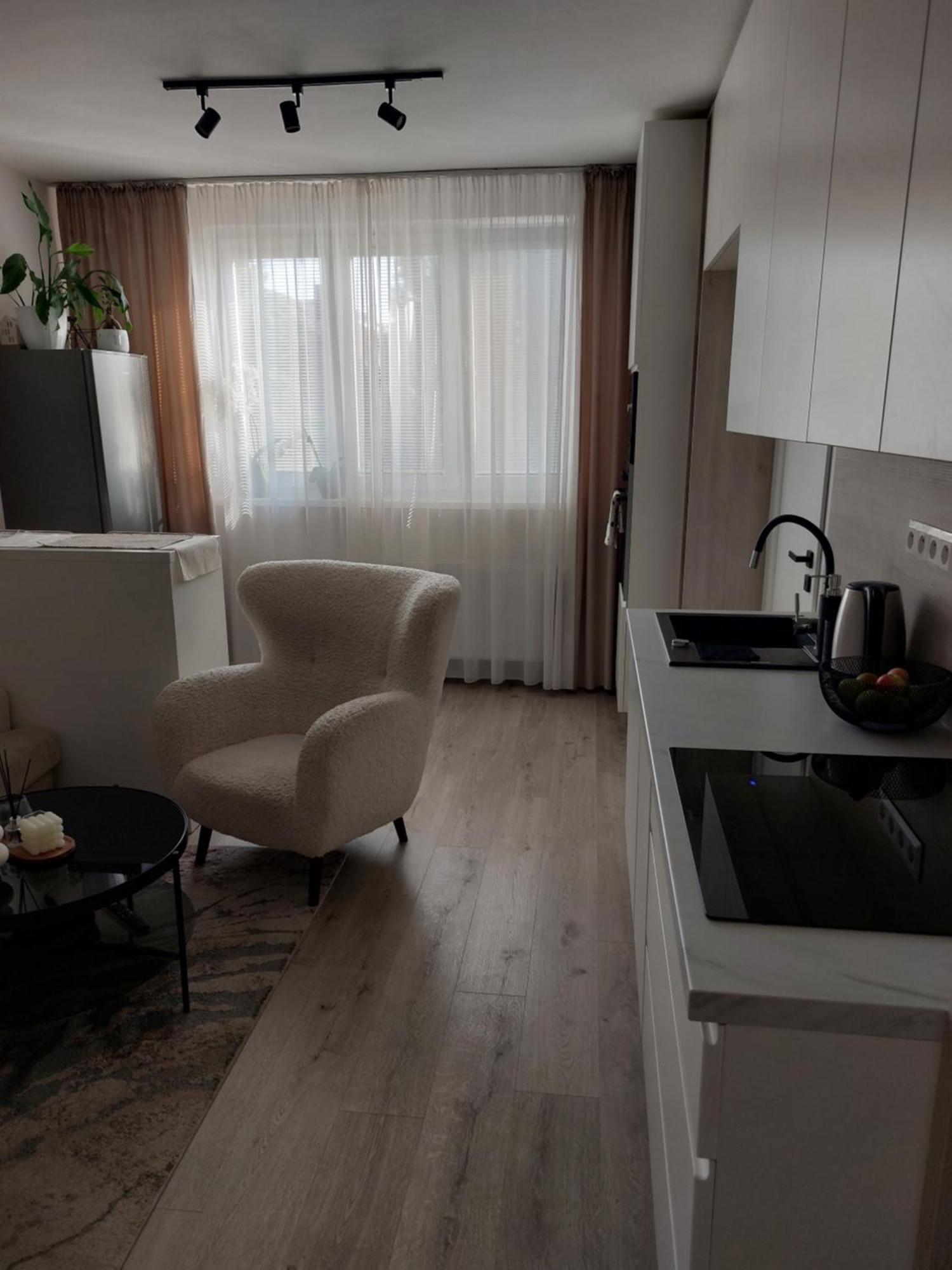 M&M Apartman Trenčín Buitenkant foto